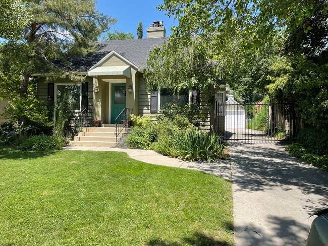 Photo - 1323 Logan Ave S House