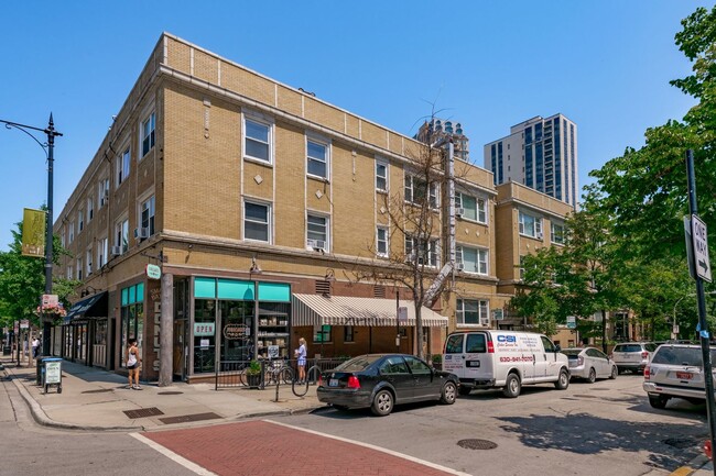 Photo - 2465 N Clark St Condo
