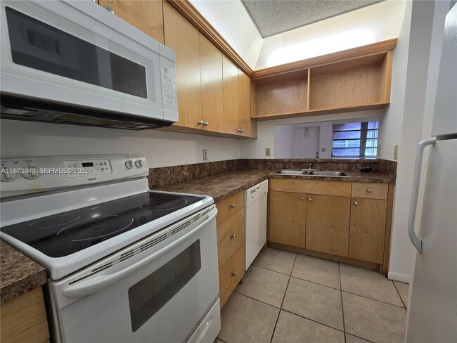 Photo - 824 Twin Lakes Dr Unit 18-F