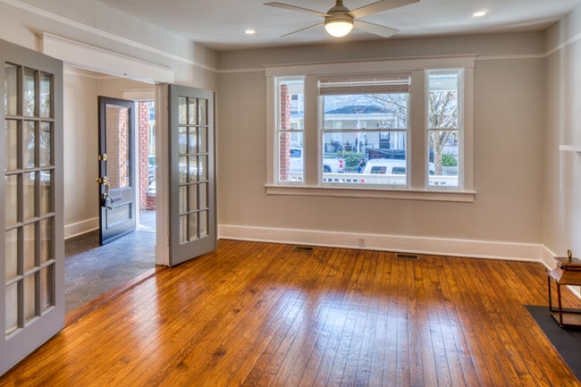 Photo - 228 W 38th St