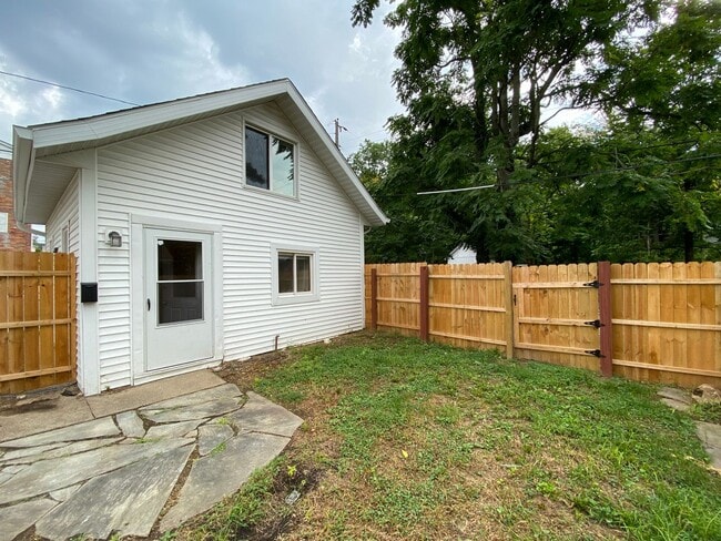 Building Photo - 515 S Fess Ave Unit 515 1/2 Fess Ave