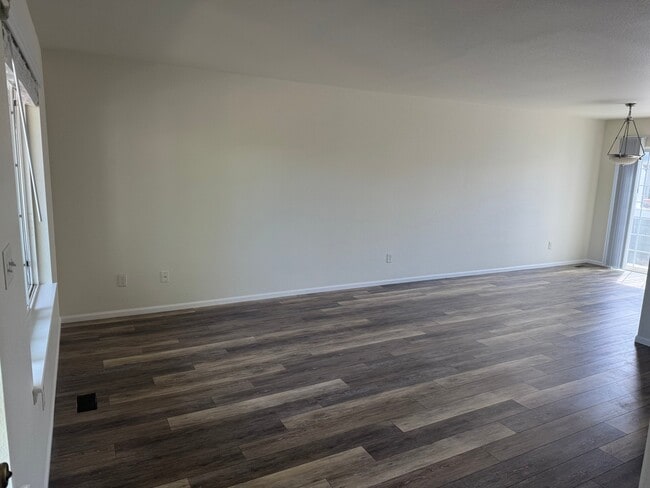 Building Photo - 3660 W 25th St