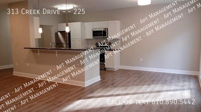 Building Photo - 313 Creek Dr Unit 225