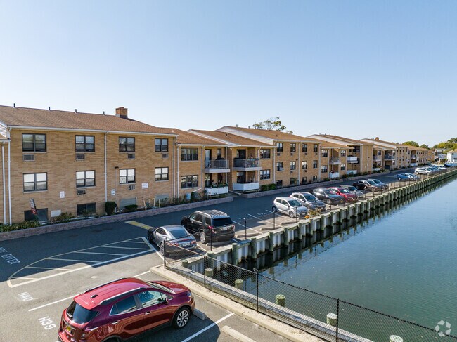 Photo - Town'n Harbor