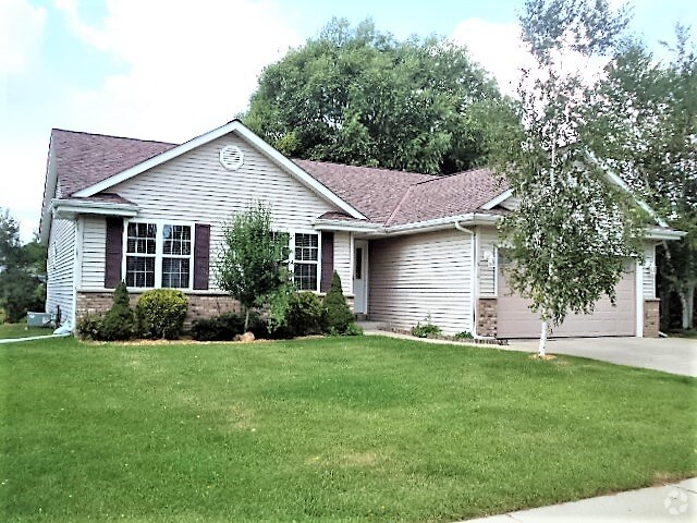 Building Photo - 1516 Goldenrod Cir Rental