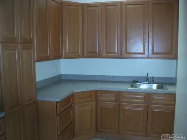 Building Photo - 245-10 Jericho Tpke