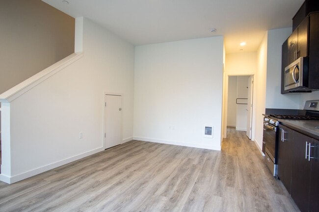 Photo - APPS ARE ON US! Rare 3 Bed, 2 Bath Townhou... Unit 45-04