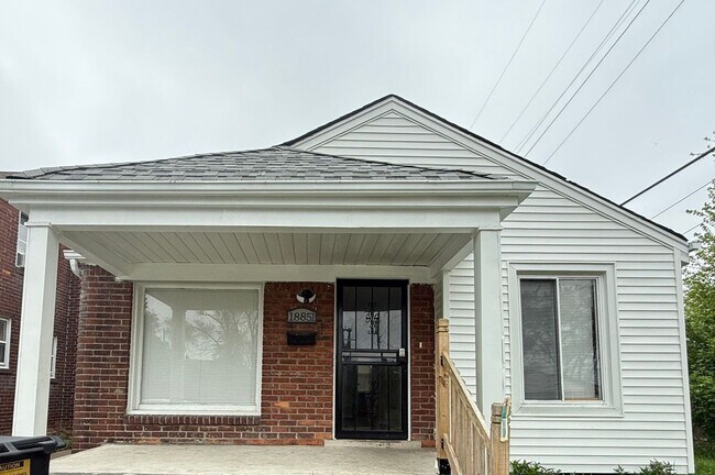 Building Photo - Fully Renovated 3-Bedroom Home – Move-In R...