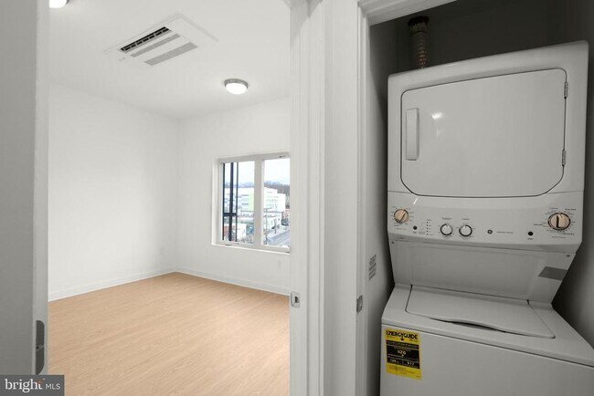 Photo - 1723 West Virginia Ave NE Unit 5