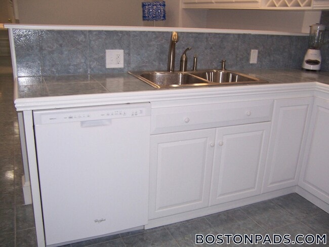 Photo - 188 Maverick St Unidad 2