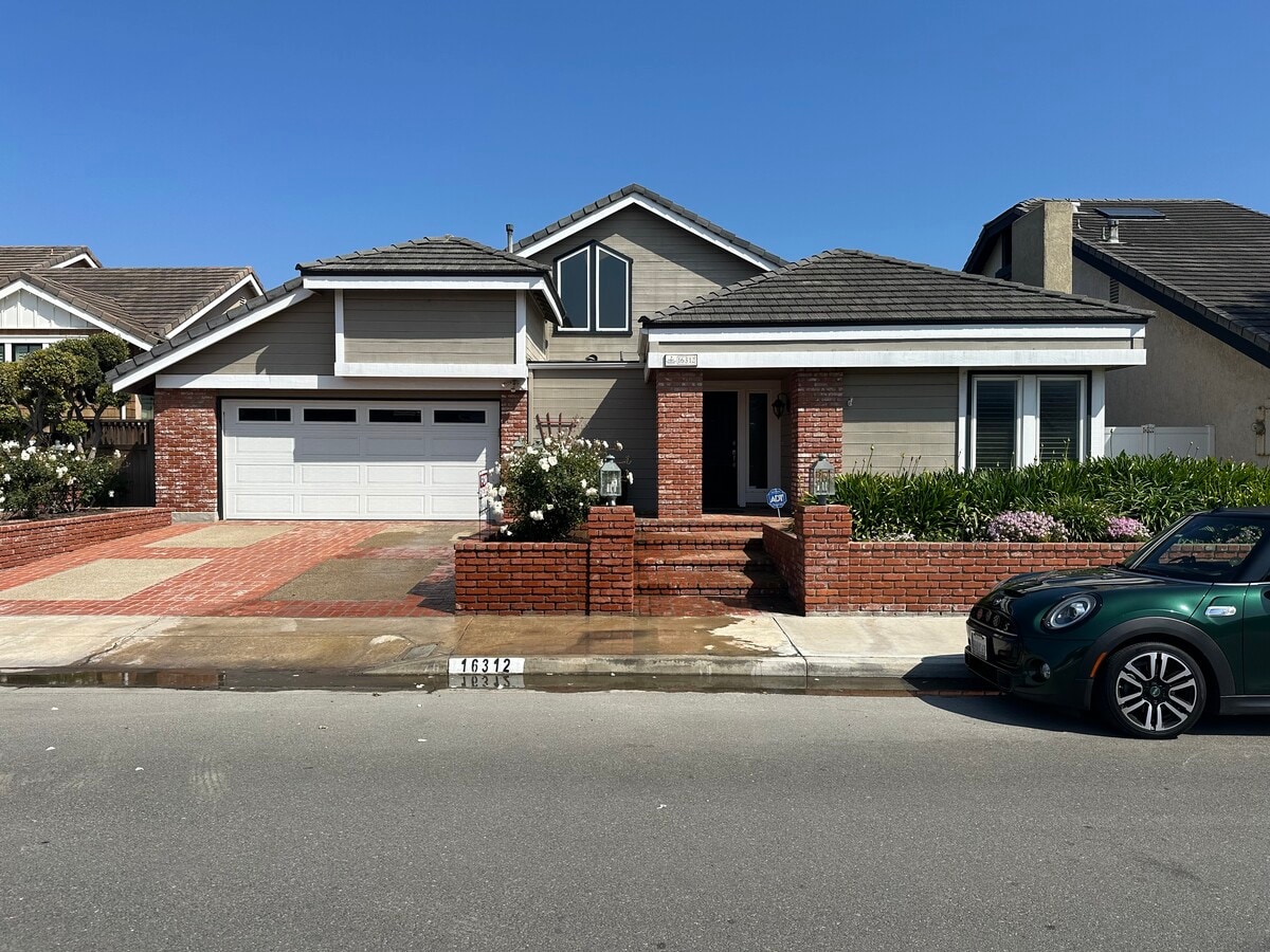Photo - 16312 Walrus Ln House