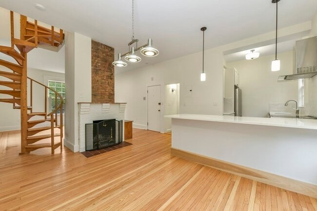 Building Photo - 10 Shepard St Unit 3