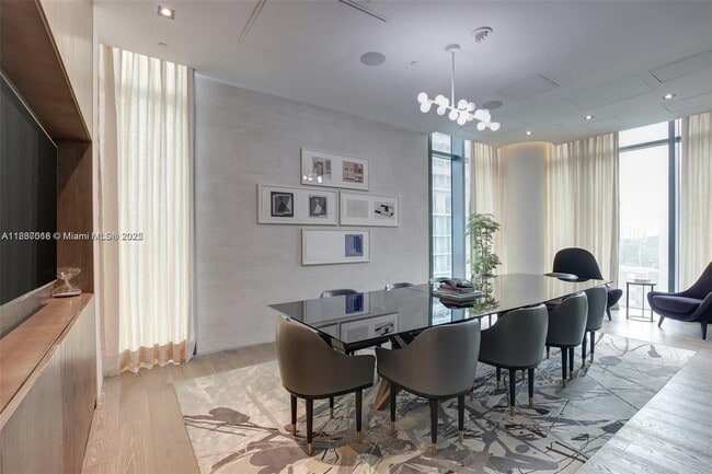 Photo - 650 NE 32nd St