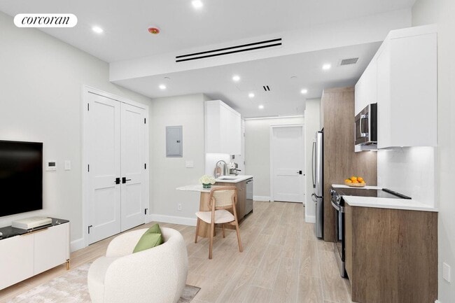 Photo - 760 Metropolitan Ave