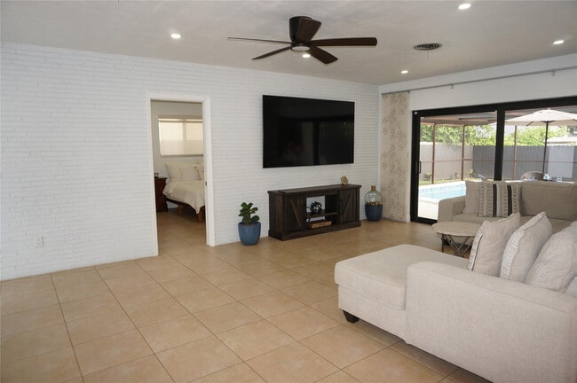 Photo - 9220 SW 56th St