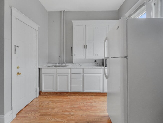 3 Bed, 2 Bath Home in North Minneapolis. 1,600 Sq Ft, Fenced Yard, Pets Welcome.