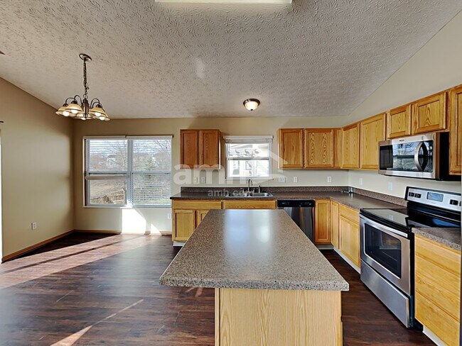 Photo - 1121 Streamside Dr