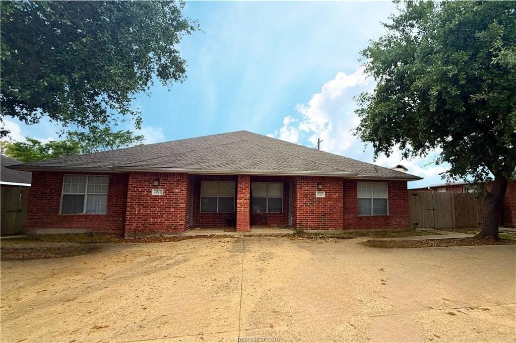 Photo - 2022 Legacy Ln