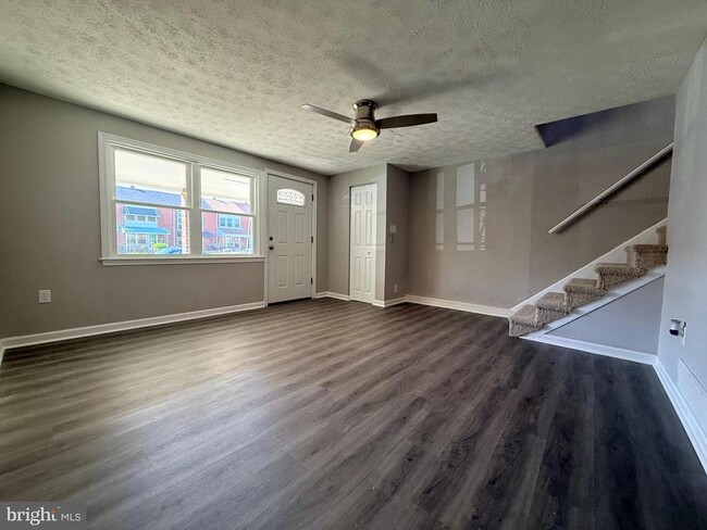 Photo - 2021 Kelmore Rd