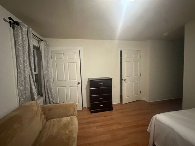 4306 Wallace St Unit 3-F