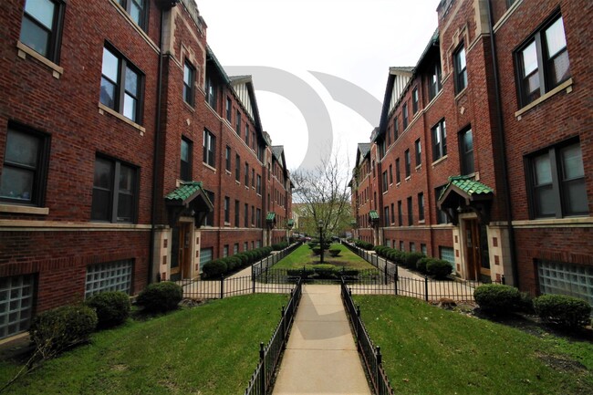 Building Photo - 3308 W Schubert Ave Unit 1V Rental