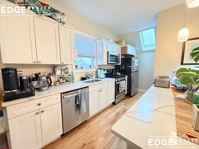 Building Photo - 35 Winship St Unit 2