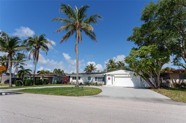 Building Photo - 5419 NE 22nd Ave