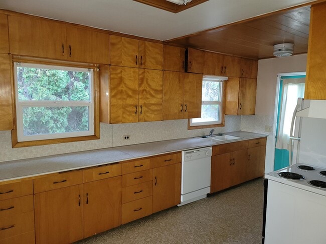 Photo - 711 Sanford Ave