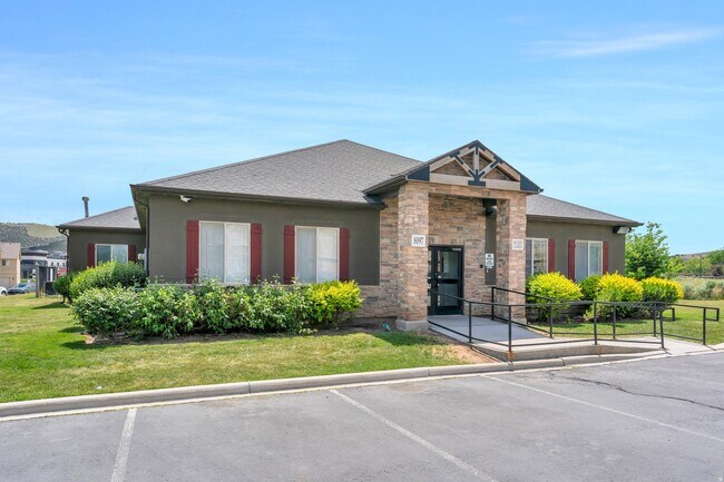 3618 Clear Rock Rd Unit J2