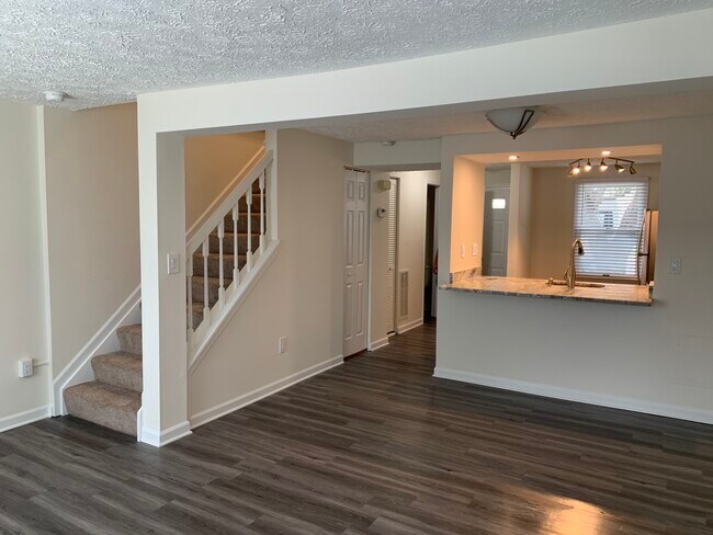 Photo - 5815 Whitfield Ct