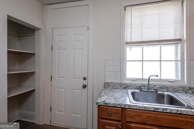 Photo - 406 Paines Ave NW