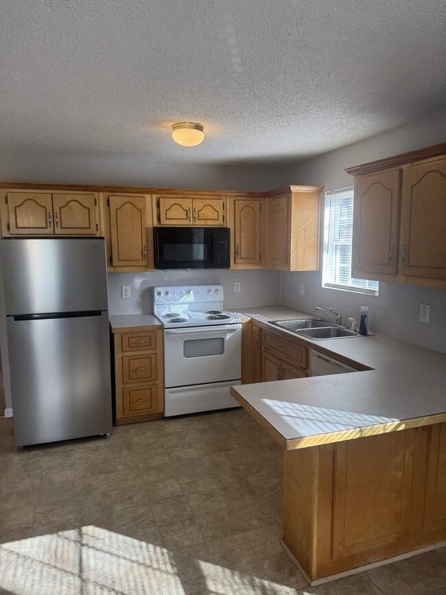 Building Photo - 40 Hanna Dr