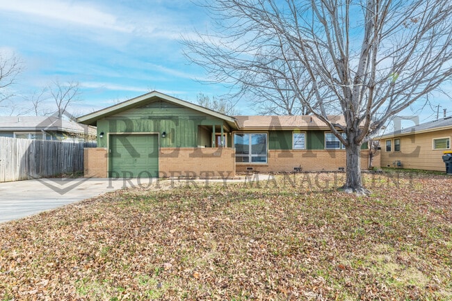 Building Photo - 3240 S Custer Ave