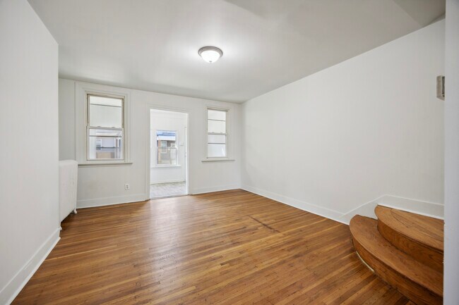 Photo - 2039 Aikens St