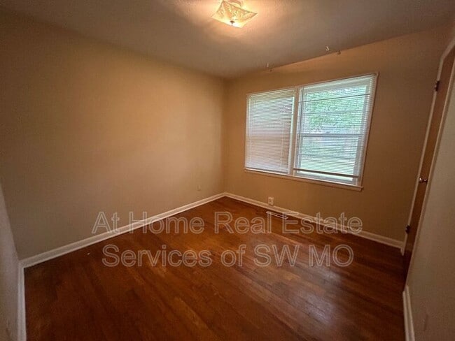 Photo - 306 W Lindberg St