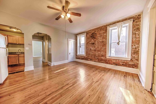 Building Photo - 3537 Giles Ave Unit 3537 Giles 2F