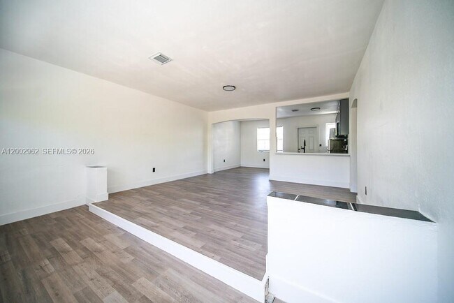 Photo - 533 NE 67th St Unit 533