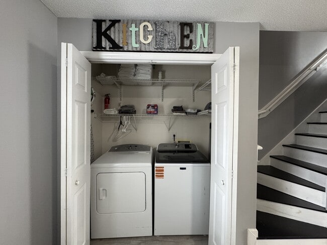 Photo - 205 Pinegrove Ct