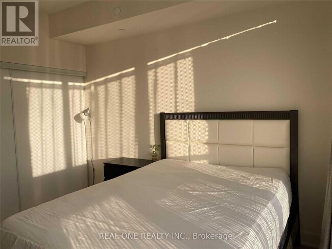 Photo - 88 Sheppard Ave E Unité 2706