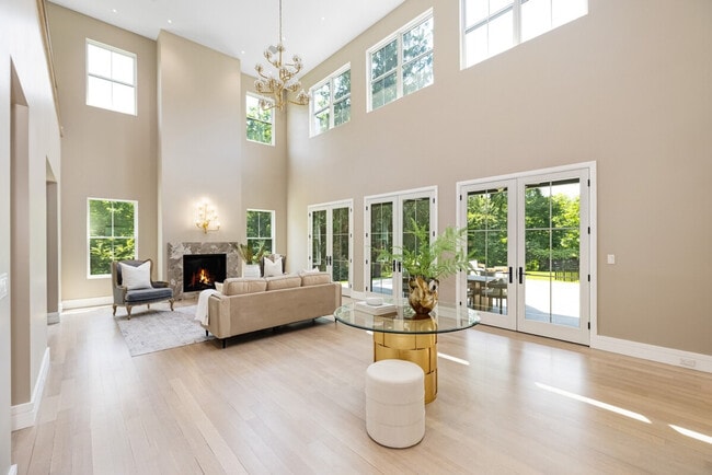 Photo - 241 E Saddle River Rd Unidad SI ID1495030P