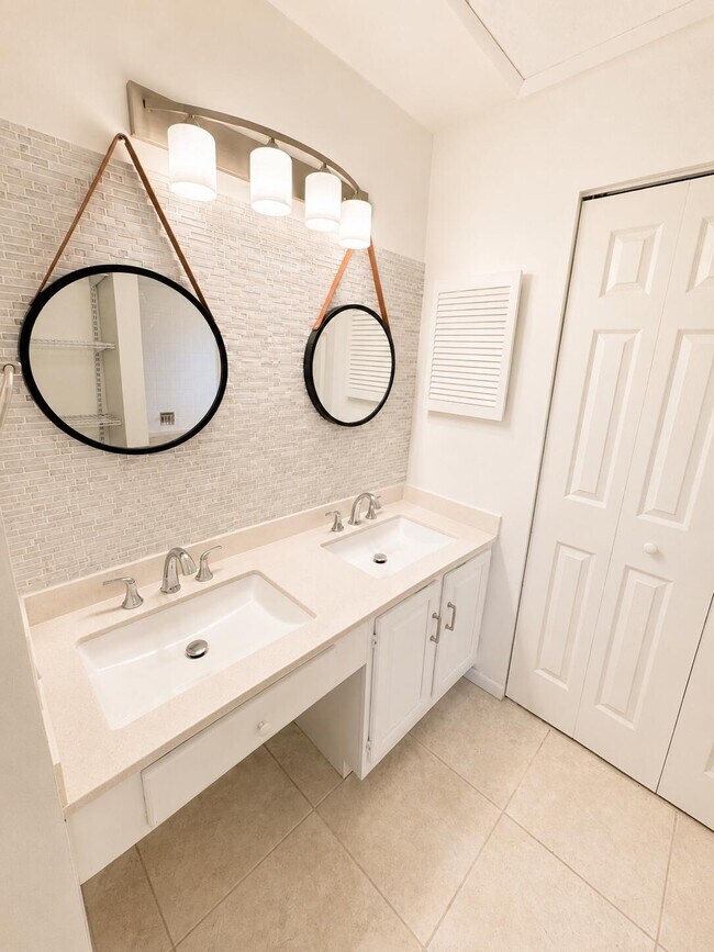 Building Photo - 12969 Pennypacker Trail Unit 16