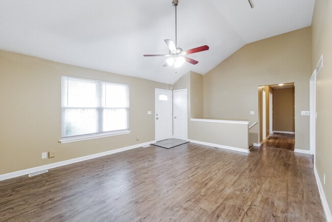 Photo - 902 Ridge Dr