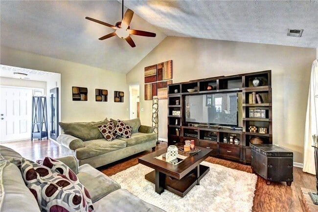 Photo - 3940 Piper Glen Dr NE
