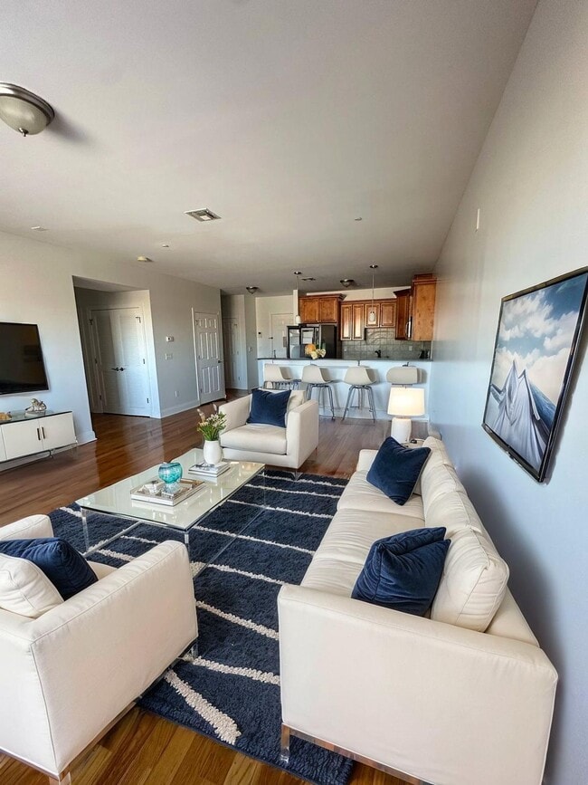 Building Photo - 68 West Utopia