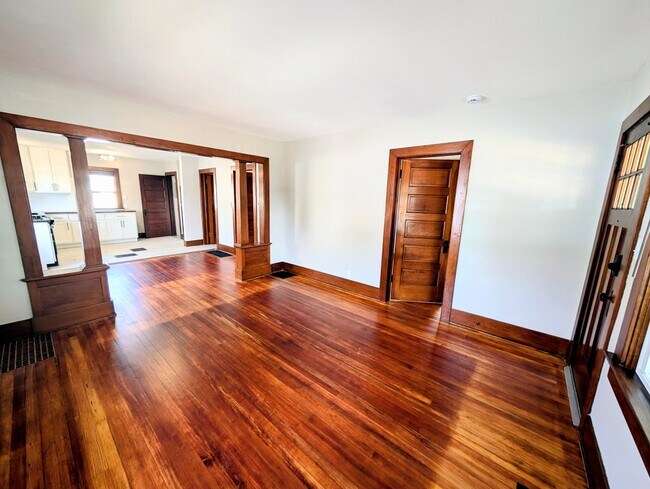 Photo - 307 5th Ave E