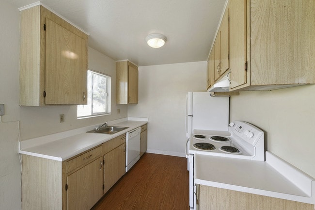 Photo - Driftwood Lagoon Apartments