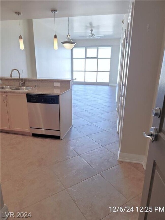 Photo - 1-BEDROOM UNIT AT THE OGDEN HIGHRISE! Unit 2202