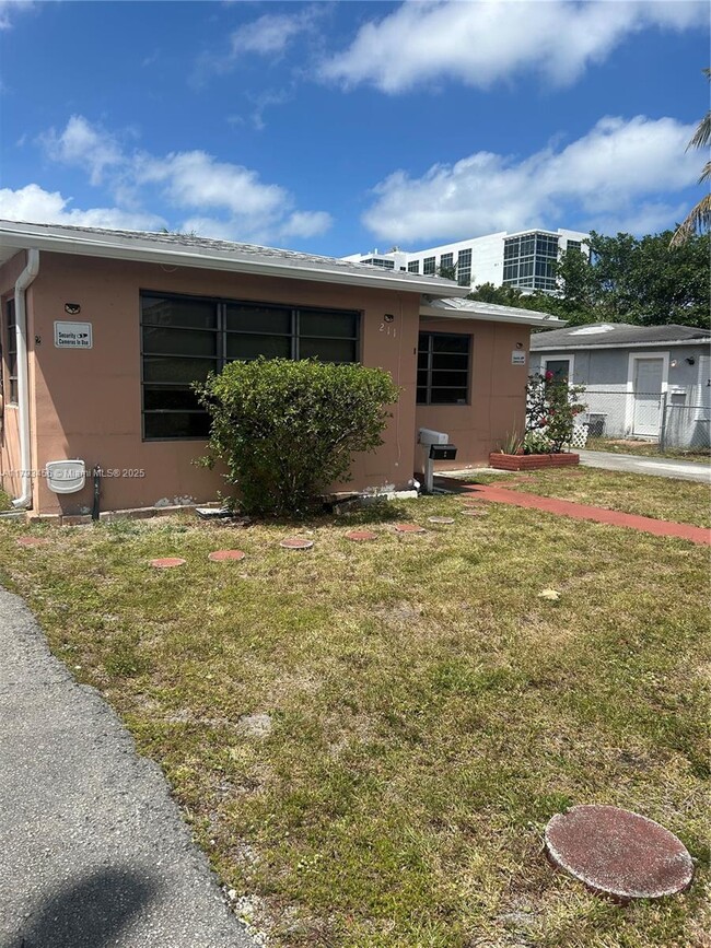 Photo - 211 SE 9th Ct Apartment Unit 2
