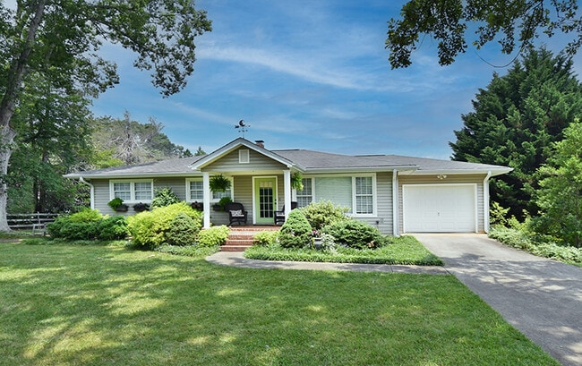 Photo - 6123 Skylark Rd