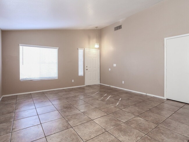 Photo - 5516 Cloudy Glen St